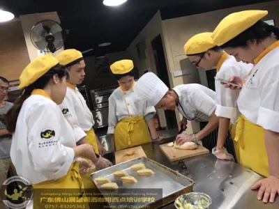 寒冬來臨，也阻擋不了展翅學(xué)員對烘焙的熱情！