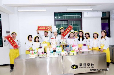 蛋糕培訓(xùn)學(xué)校費(fèi)用怎么差別這么大？