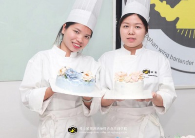 如何開一家小型蛋糕店？/生日蛋糕培訓(xùn)學(xué)校