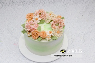 去蛋糕培訓(xùn)學(xué)校學(xué)習(xí)怎么樣？