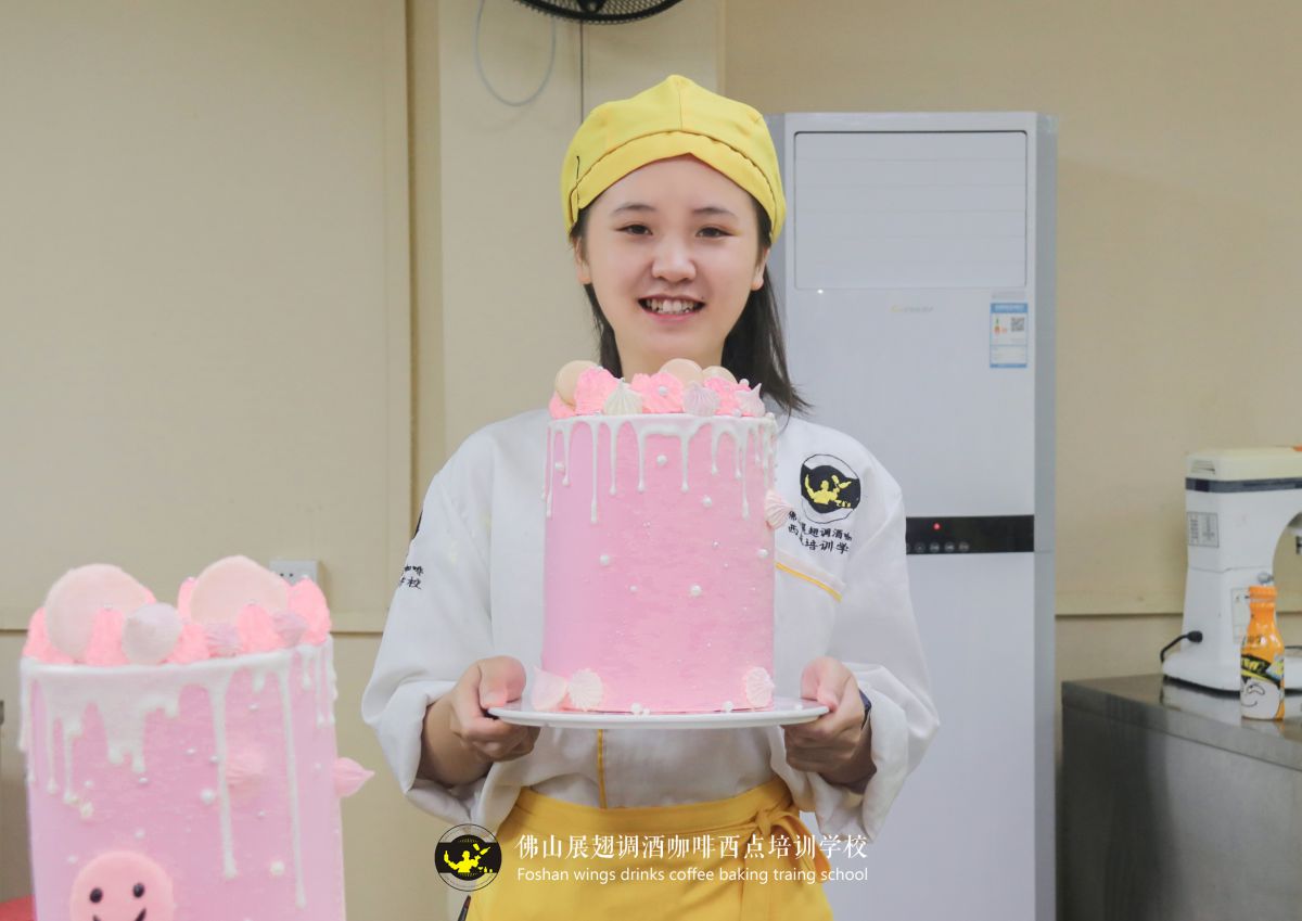 女生學(xué)烘焙好嗎？